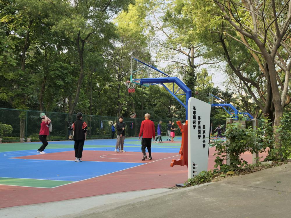 科技智能化！广州越秀金太阳证券软件下载公园户外健身设施升级亮相(图2)